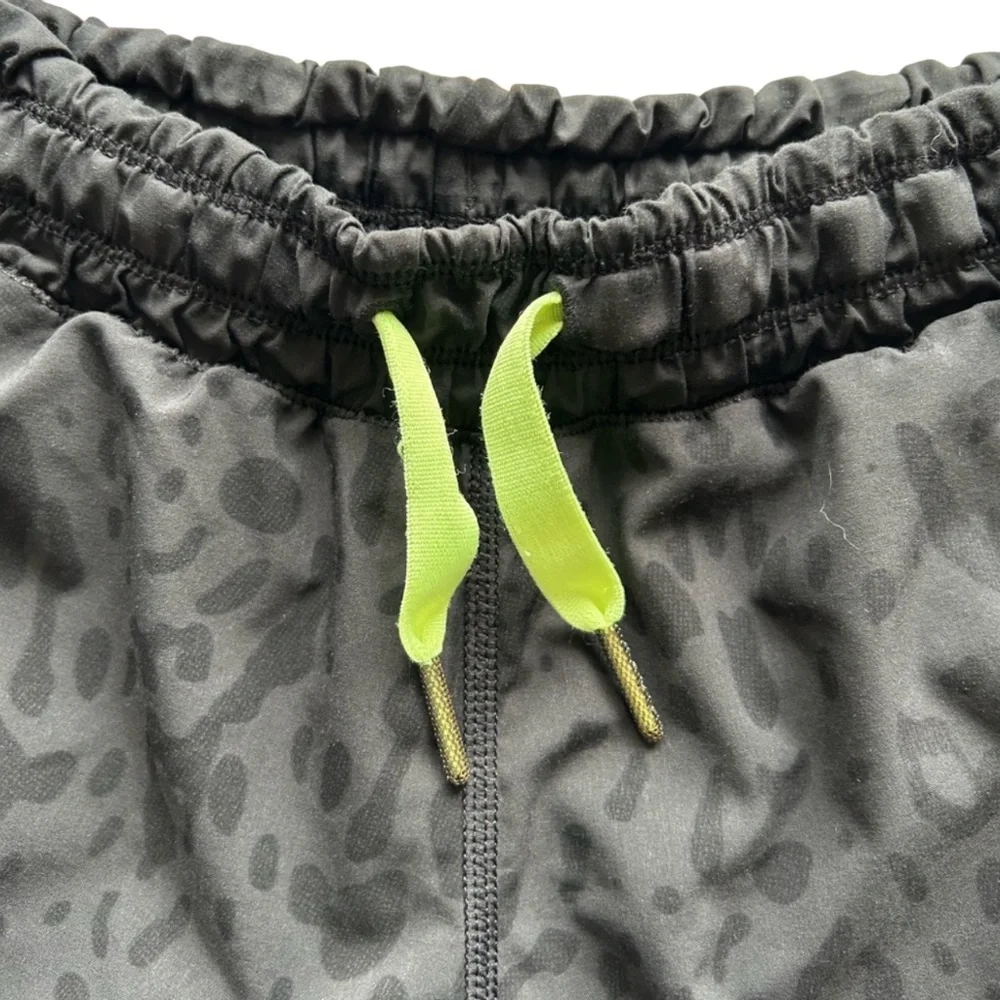 Lululemon Seek The Heat Short